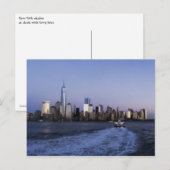 Carte Postale New York Skyline à la tombée de la nuit avec ferry (Devant / Derrière)