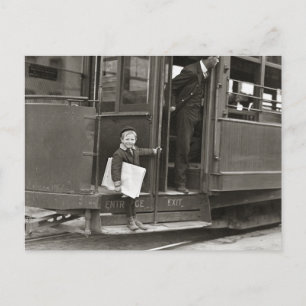 Carte Postale Newsboy Riding Trolley, 1910