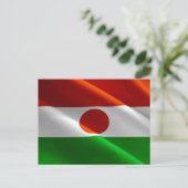 Carte Postale Niger - Drapeau d'agitation - (Debout devant)