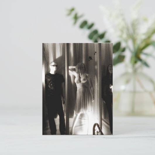 Carte Postale Noir et blanc (Debout devant)