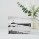 Carte postale noir et blanc du phare de Duluth, MN (Debout devant)