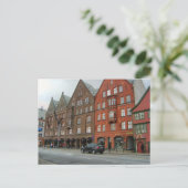 Carte Postale Norvège, Bergen, bâtiments traditionnels (Debout devant)