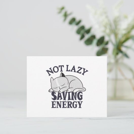 Carte Postale Not lazy, Saving Energy Cat (Debout devant)
