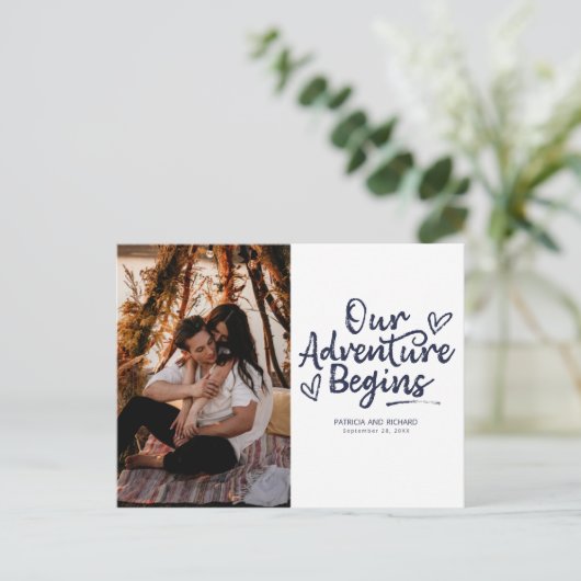 Carte Postale Notre Aventure Commence Le Mariage Enregistrer La (Debout devant)