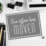 Carte Postale Notre Bureau A Déplacé Gray Minimalist Business<br><div class="desc">Nous avons une nouvelle adresse de déménagement de cartes postales pour une entreprise moderne ou chic qui cherche à mettre à jour leurs clients sur un nouvel emplacement. Notre bureau a déménagé. Typographie classique et minimaliste sur cartes grises et blanches pour votre entreprise. Customisez le changement d'adresse au verso.</div>