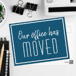 Carte Postale Notre Bureau A Déplacé Simple Blue White Business<br><div class="desc">Nous avons une nouvelle adresse de déménagement de cartes postales pour une entreprise moderne ou chic qui cherche à mettre à jour leurs clients sur un nouvel emplacement. Notre bureau a déménagé. Une typographie classique et minimaliste sur des cartes bleues et blanches élégantes pour votre entreprise. Customisez le changement d'adresse...</div>