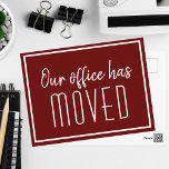 Carte Postale Notre Bureau A Déplacé Simple Red Business Moving<br><div class="desc">Nous avons une nouvelle adresse de déménagement de cartes postales pour une entreprise moderne ou chic qui cherche à mettre à jour leurs clients sur un nouvel emplacement. Notre bureau a déménagé. Typographie classique et minimaliste sur cartes rouges et blanches pour votre entreprise. Customisez le changement d'adresse au verso.</div>