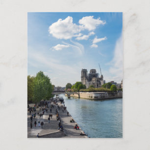 Carte Postale Notre Dame de Paris, le lendemain du feu de 2019