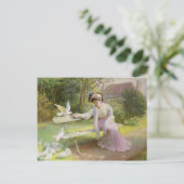 Carte Postale Nourrir les colombes (Debout devant)