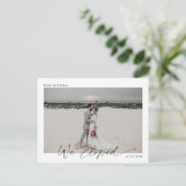 Carte Postale Nous Avons Elopé Élégant Script Mariage Faire-part (Debout devant)