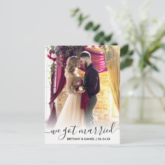 Carte Postale Nous Nous Sommes Mariés Moderne Script Superposer  (Debout devant)