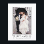 Carte Postale Nous Nous Sommes Mariés Moderne Simple Faire-part<br><div class="desc">Moderne Minimaliste Simple Nous Nous Sommes Mariés Mariage Photo Mariage Carte Postale</div>