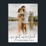 Carte Postale Nous Nous Sommes Mariés Moderne Trendy Script Over<br><div class="desc">Calligraphie moderne tendance Nous avons marié Mariage Photo Mariage Carte postale</div>