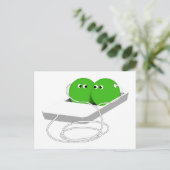 Carte Postale Nous Sommes Comme Deux Pois Dans Un Pois (Debout devant)