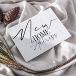 Carte Postale Nouvelle adresse<br><div class="desc">Félicitations pour votre nouvelle maison. Faites savoir à votre famille et à vos amis que vous avez une nouvelle adresse avec cette simple typographie moderne en noir et blanc Nouvelle carte d'adresse.</div>