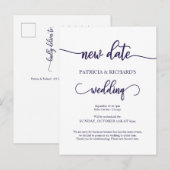 Carte Postale Nouvelle date de mariage reportée Navy Blue Script (Devant / Derrière)