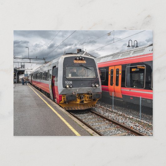 Carte Postale NSB BM 92 set et BM 74 set at Hamar Station. (Devant)