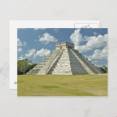 Carte Postale Nuages blancs bouffants au-dessus de la pyramide m (Devant / Derrière)