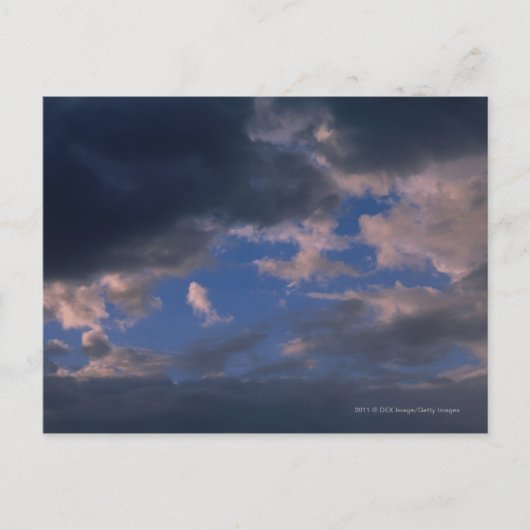 Carte Postale Nuages de tempête contre ciel bleu (Devant)