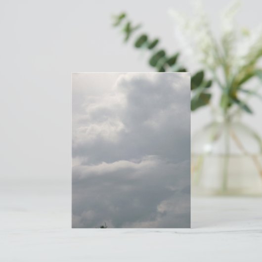 Carte postale Nuages gris (Debout devant)