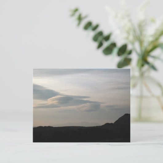 Carte Postale Nuages UFO (Debout devant)