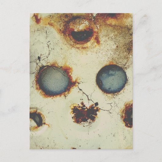 Carte Postale Objet abandonné rouillé d'aspect drôle (Devant)