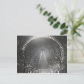 Carte Postale oeil de Pinhole London (Debout devant)