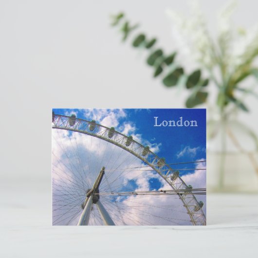 Carte Postale oeil london (Debout devant)