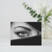 Carte Postale OEil Zipped (Debout devant)