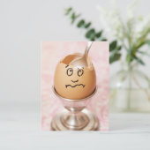 Carte Postale OEuf fêlé avec visage dessiné (Debout devant)