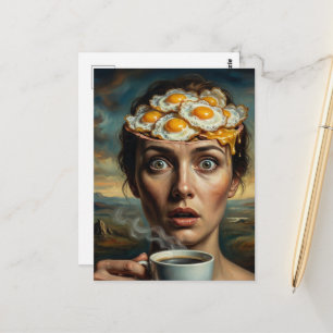 Carte Postale Œufs de petit déjeuner surréaliste et femme au caf