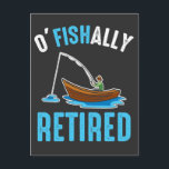 Carte Postale O'Fishally Retraité Funny Fisherman Retraite<br><div class="desc">Un tee-shirt génial qui dit O'Fishally Retraité avec un dessin d'un pêcheur sur un bateau,  jetant une bobine avec le mot retiré sur le crochet! Si vous vous retirez du travail,  aimez pêcher et lisez des blagues amusantes de jeu de mots,  c'est une tenue sarcastique pour vous !</div>