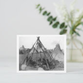 Carte Postale Oglala Femmes et enfants à l'intérieur de Tipi (Debout devant)