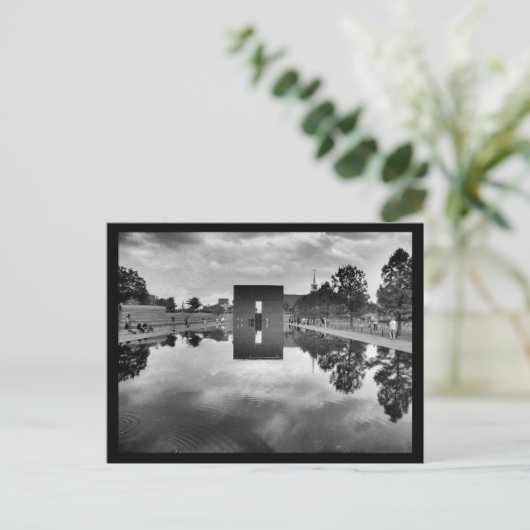 Carte postale OKC Memorial Reflections (Debout devant)