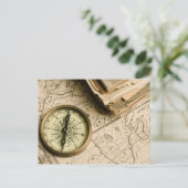 Carte Postale Old compass over Ancient Map (Debout devant)