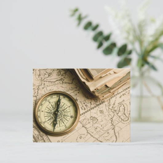 Carte Postale Old compass over Ancient Map (Debout devant)