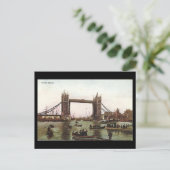 Carte postale Old London - Tower Bridge (Debout devant)