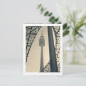 Carte postale Olympiaturm (Debout devant)