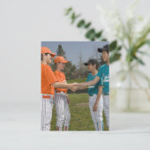 Carte Postale Opposants serrant la main (Debout devant)