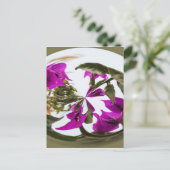 Carte Postale Orbe de fleurs violettes et blanches (Debout devant)