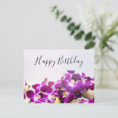 Carte Postale Orchidée pourpre est sur fond blanc anniversaire (Debout devant)
