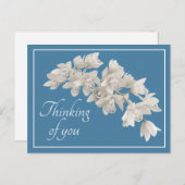 Carte Postale Orchidées blanches sur fond bleu en pensant à vous (Devant / Derrière)