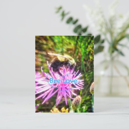 CARTE POSTALE ORIGINALE BEE LOVE (Debout devant)
