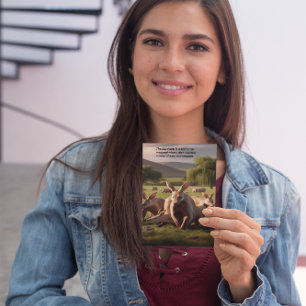 Carte Postale Oryctérope Majestueux Errant dans un Paysage Vert