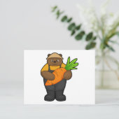 Carte Postale Ours en fermier avec carotte (Debout devant)