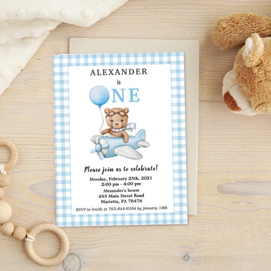 Carte Postale Ourson bleu pour premier anniversaire dans un avio