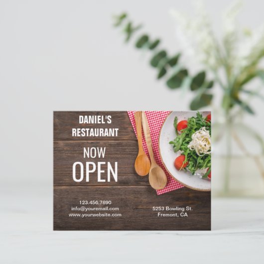 Carte Postale Ouverture de restaurant | Maintenant ouvert | Cour (Debout devant)