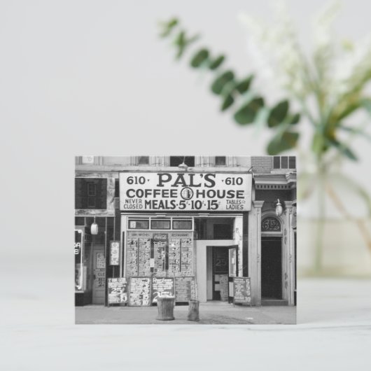 Carte Postale Pal's Coffee House, 1939 (Debout devant)