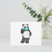Carte Postale Panda avec masque facial (Debout devant)