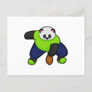 Carte Postale Panda comme joueur de football avec football